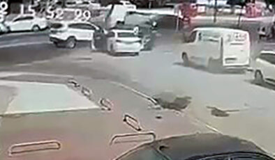 Adana’da uyuşturucu şüphelisi kaçarken, otomobiliye polis aracına çarptı: Yakalandı