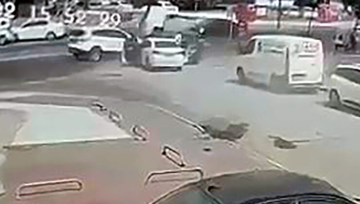 Adana’da uyuşturucu şüphelisi kaçarken, otomobiliye polis aracına çarptı: Yakalandı