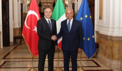 Ali Yerlikaya, İtalya mevkidaşı Pıantedosı ile bir ortaya geldi