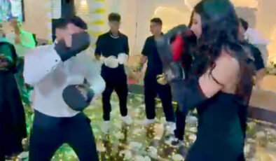 Antalya’da antrenör düğününde öğrencileriyle boks yaptı