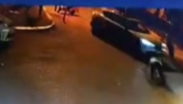 Antalya’da kontrolü gören alkollü şoför önüne çıkan polislere çarpıp kaçtı