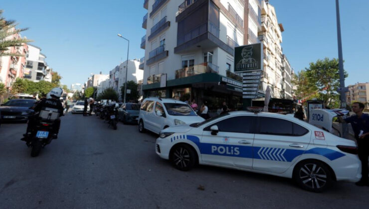 Antalya’da yaşadığı dairede boğazı kesilmiş halde bulundu