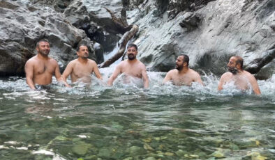 Artvin’de serinleten cümbüş: Derede horon teptiler