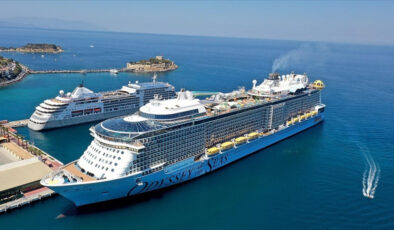 Aydın Kuşadası’na 3 kruvaziyerle 9 binin üzerinde turist geldi