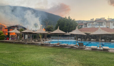 Balıkesir’de otelin bahçesinde korkutan yangın