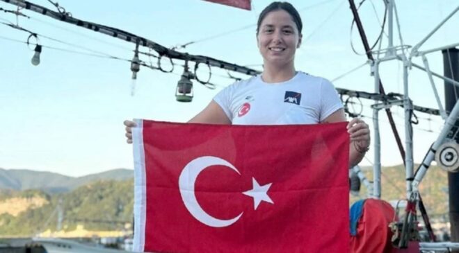 Bengisu Avcı “Okyanus Yedilisi” için kulaç atmaya başladı