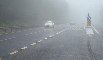 Bolu Dağı’nda sağanak ve sis görüş aralığını düşürdü