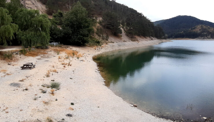 Bolu’yu da çok sıcaklar vurdu: Sünnet Gölü’nde sular çekildi