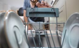 Bulaşık makinesinde bu eşyaları asla yıkamayın: Makineye ve sıhhate ziyan veriyor