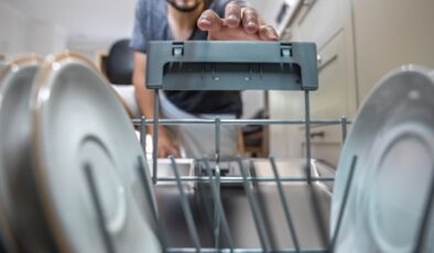 Bulaşık makinesinde bu eşyaları asla yıkamayın: Makineye ve sıhhate ziyan veriyor