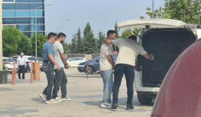 Bursa’da içindeki takılar uydurma çıkınca çaldıkları kasayı tarlaya atıp kaçtılar