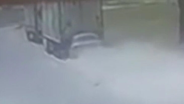 Bursa’da tıra arttan çarpan arabanın şoförü hayatını yitirdi