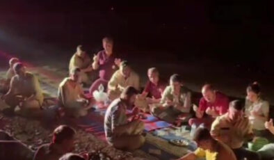 Bursa’da yangınlarla uğraş eden gruplar her akşam yemeğinden sonra dua ediyor