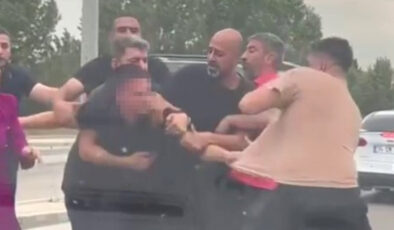 Bursa’da yol verme arbedesi: Birbirlerine girdiler