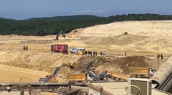 Çatalca’da kum ocağında göçük: Operatörü kurtarma çalışmaları sürüyor