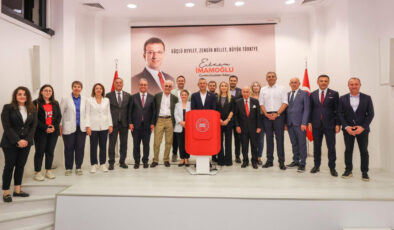 CHP’den reaksiyon çeken aksiyon: Atatürk portresinin yerine İmamoğlu resmi koyuldu