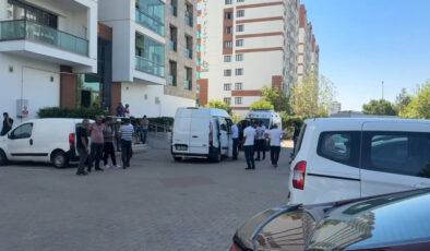 Diyarbakır’da bir site vazifelisi suyu tahliye etmek isterken akıma kapıldı