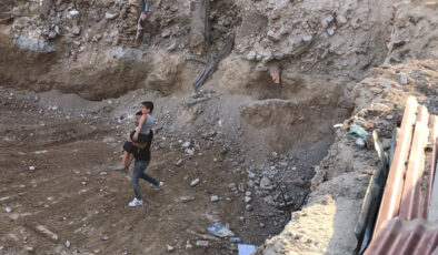 Elazığ’da inşaat çukuruna düşen çocuğun imdadına vatandaşlar yetişti