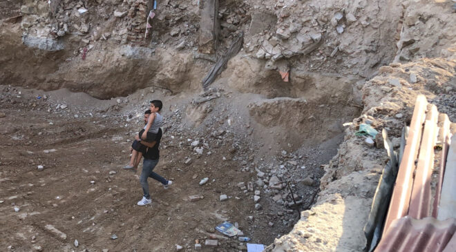 Elazığ’da inşaat çukuruna düşen çocuğun imdadına vatandaşlar yetişti