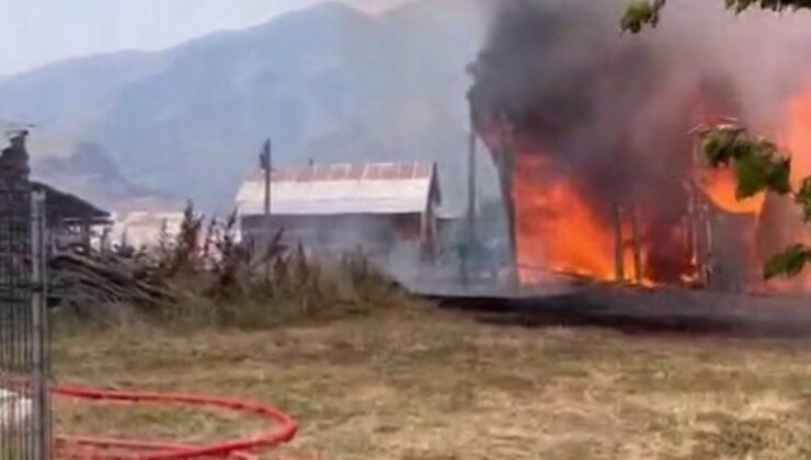 Erzurum’da köy yangını: 3 konut ve 2 ahır kül oldu