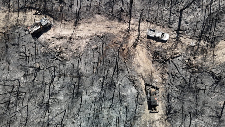 Eskişehir’de 10 vazifelinin şehit olduğu yangın bölgesinden araçlar çekiliyor