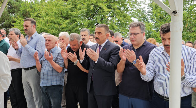 Gazeteci Cem Küçük’ün babası için cenaze merasimi düzenlendi