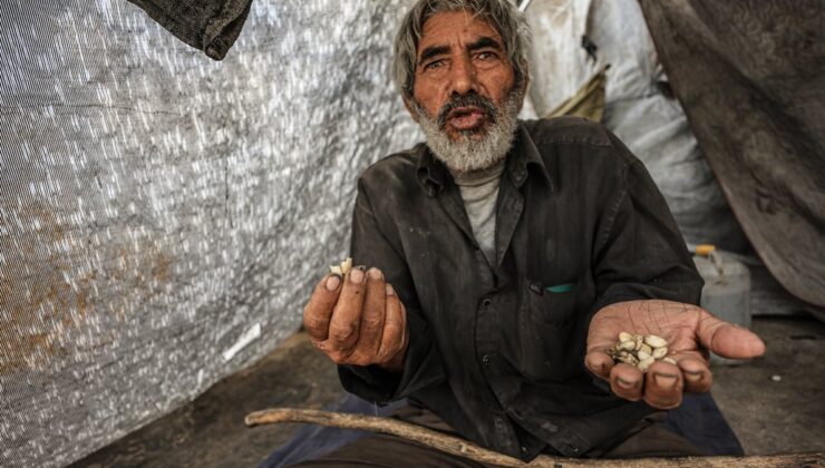 Gazzeliler, atık yemeklerle karınlarını doyurmaya çalışıyor