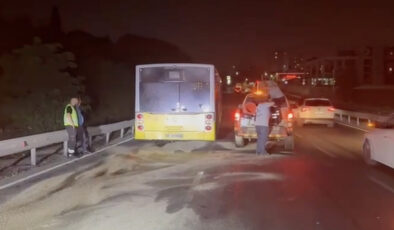 İstanbul’da araba, İETT yol bakım aracına çarptı: 1’i ağır 5 yaralı