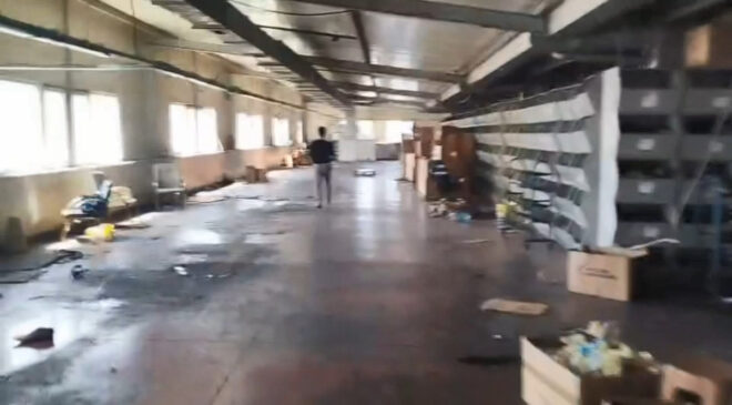 İstanbul’da çalışanları müsaadeye çıkaran iki kardeş fabrikayı kapatıp sırra kadem bastı