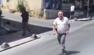 İstanbul’da yol verme hengamesi: Kamyoneti yumrukladı, küfürler savurdu