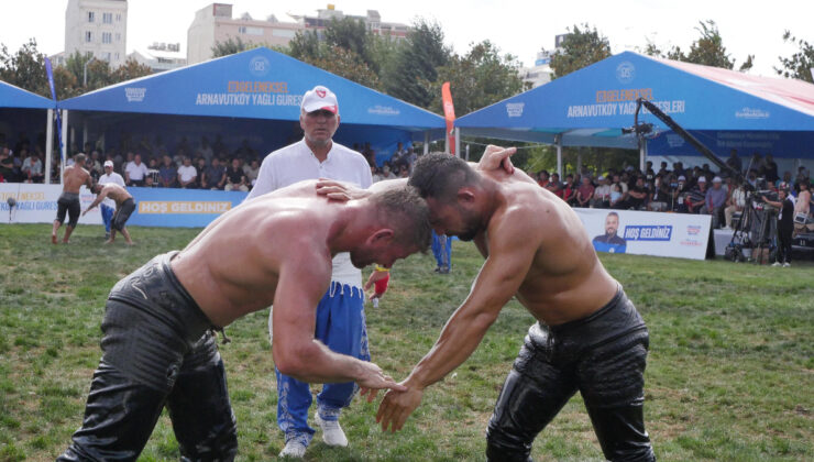 İstanbul’un Kırkpınarında binlerce güreş sever buluştu
