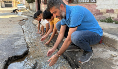 İzmir’in içme suyu, musluk yerine sokaklara akıyor