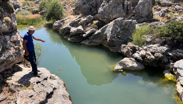 Kahramanmaraş’ta kayaların ortasındaki göl, görüntüsüyle büyülüyor