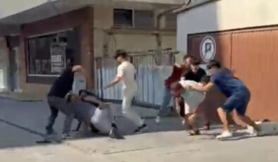 Kayseri’de sokak ortasında arbede ettikleri şahsı taşla bayılttılar