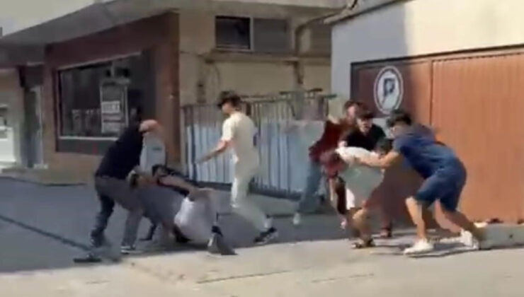 Kayseri’de sokak ortasında arbede ettikleri şahsı taşla bayılttılar