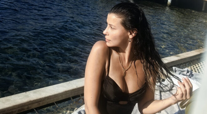 Kızılcık Şerbeti’nin Alev’iydi! Müjde Uzman da bikinili pozlar yükledi