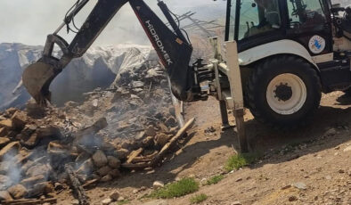 Malatya’da yangın sonrası kullanılamaz hale gelen ahırda 10 küçükbaş hayvan telef oldu