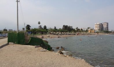 Mersin’de CHP’li belediyenin girişi fiyatlı hale getirdiği halk plajında gerginlik