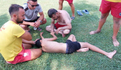 Samsun’da boğulma tehlikesi geçiren çocuğu babası kurtardı