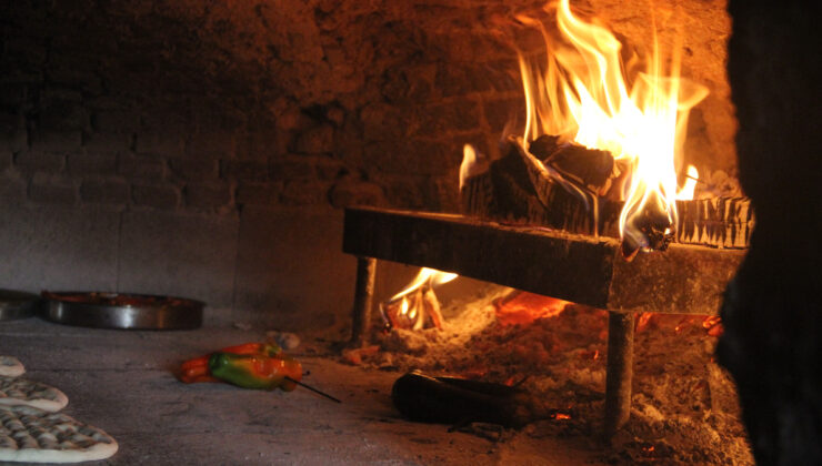 Sıcaklığın arttığı Şanlıurfa’da fırıncıların güçlü mesaisi