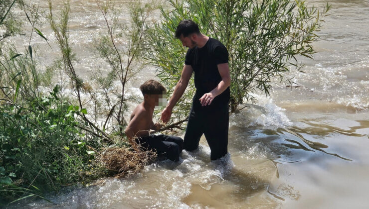 Siirt’te çaya giren 3 çocuk boğulma tehlikesi geçirdi: 1 çocuk kayıp