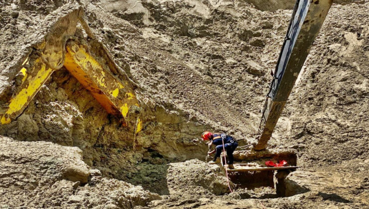 Silivri’de kum ocağındaki göçükte kalan kepçe operatörünün cansız vücudu bulundu