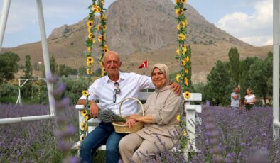 Sivas’ta aşık olduğu dağın eteğine lavanta bahçesi kurdu