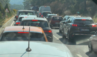 Tatilciler yaz için Muğla’yı seçti: İki ilçenin girişinde yoğunluk oluştu