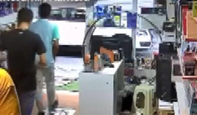 Ümraniye’de oyun konsolunu çaldılar, sahibi peşlerinden koşarken telefonunu da aldılar