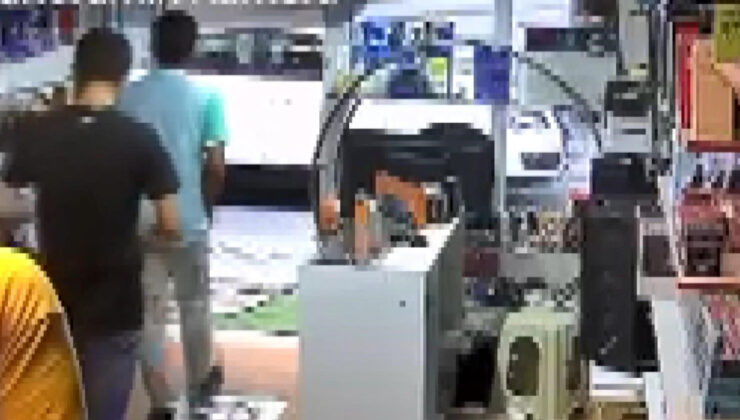 Ümraniye’de oyun konsolunu çaldılar, sahibi peşlerinden koşarken telefonunu da aldılar