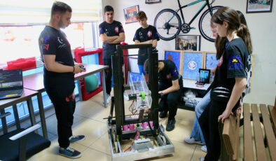 “Wolfs Robotics” kadrosundan milletlerarası muvaffakiyet: Gaye Dünya Şampiyonluğu