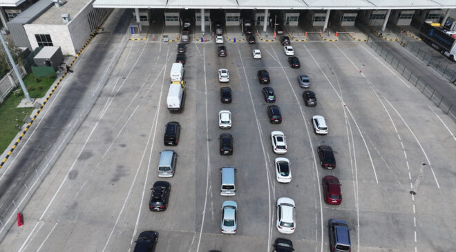 Yıllık müsaadelerini memleketlerinde geçiren gurbetçiler dönüyor: Kapıkule Hudut Kapısı’nda yoğunluk