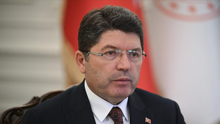 Yılmaz Tunç: Hukuk fakültelerine sırf birinci 100 bine giren adaylar kabul edilecek