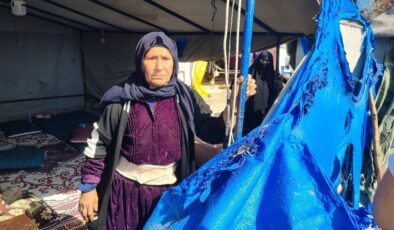Adana’da uyuyamadı, çıkan yangında ailesini kurtardı